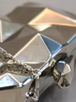 Golden Geometric Metallic Clutch – 3D Diamond Pattern Evening Bag with Chain Strap - Image 3